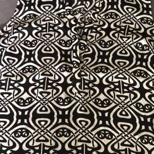 Banana republic top black and white